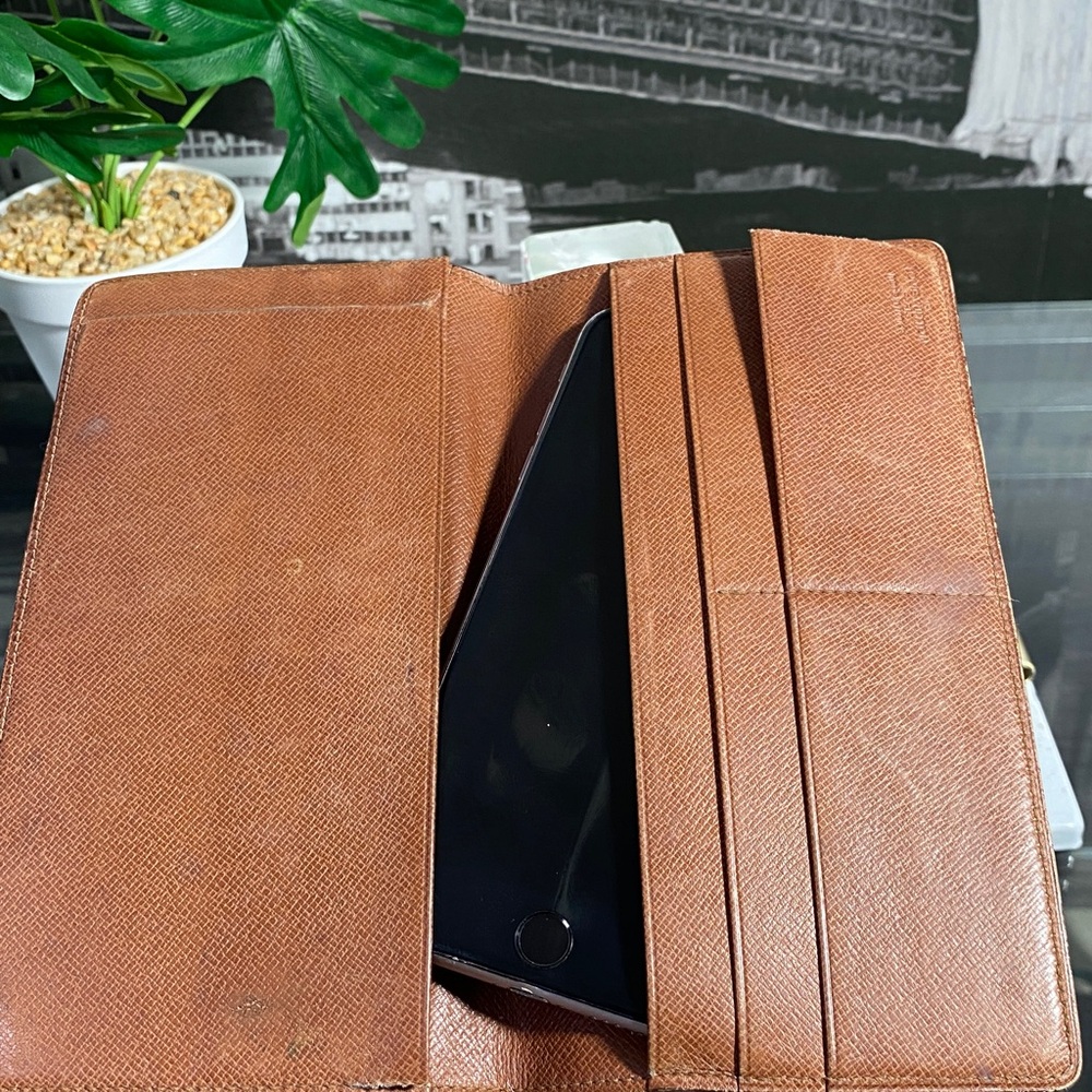Authentic Louis Vuitton Monogram Checkbook/Phone Long Continental Wallet - Picture 5 of 17